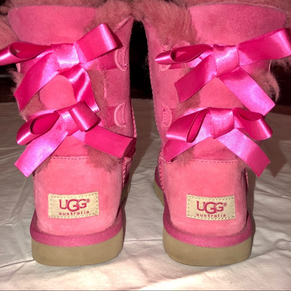 Pink Bailey Bow Uggs kids size 4